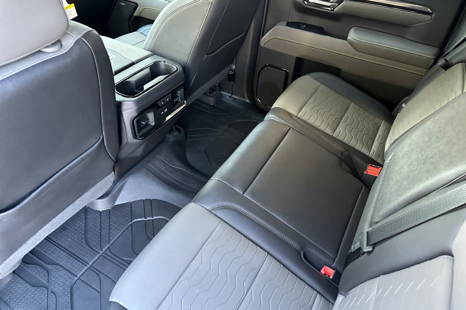 Used 2022 Chevrolet Silverado 1500 ZR2 w/ Technology Package AWD/4WD image 4