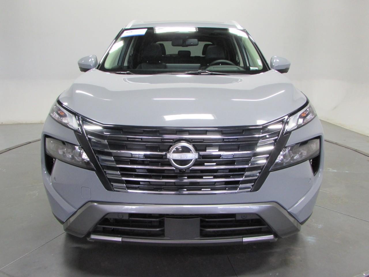 Used 2025 Nissan Rogue SL w/ Tech Package AWD/4WD image 2