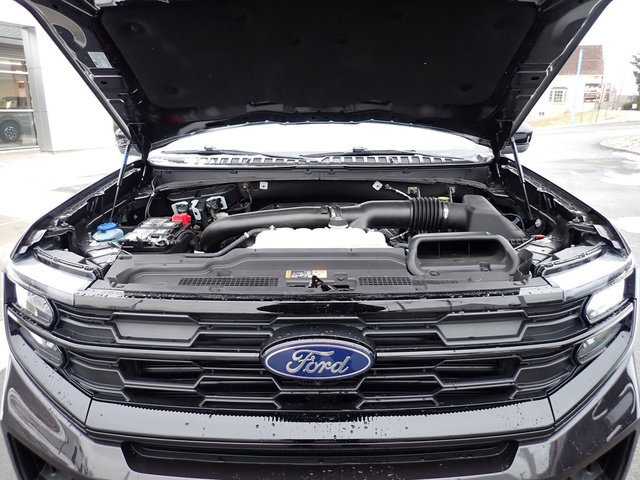Certified 2025 Ford Expedition Active image 12