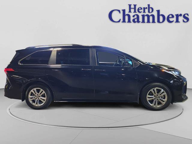 Used 2023 Toyota Sienna XSE w/ XSE Plus Package AWD/4WD image 11