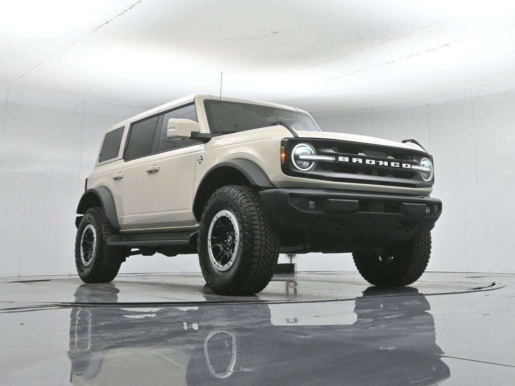 Certified 2025 Ford Bronco Outer Banks w/ Sasquatch Package AWD/4WD image 49