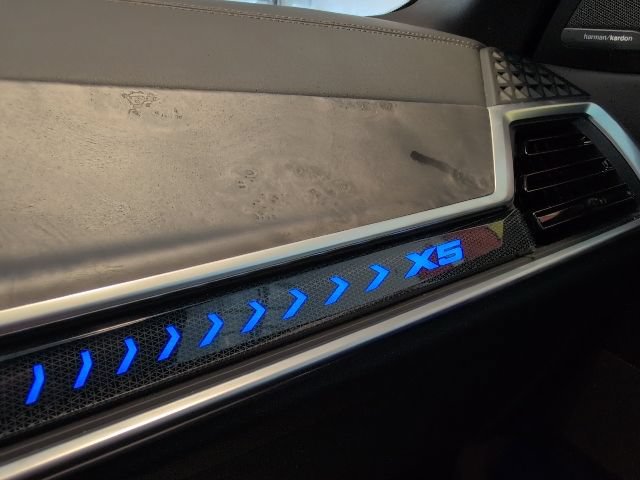 Used 2024 BMW X5 xDrive40i w/ Premium Package AWD/4WD image 34
