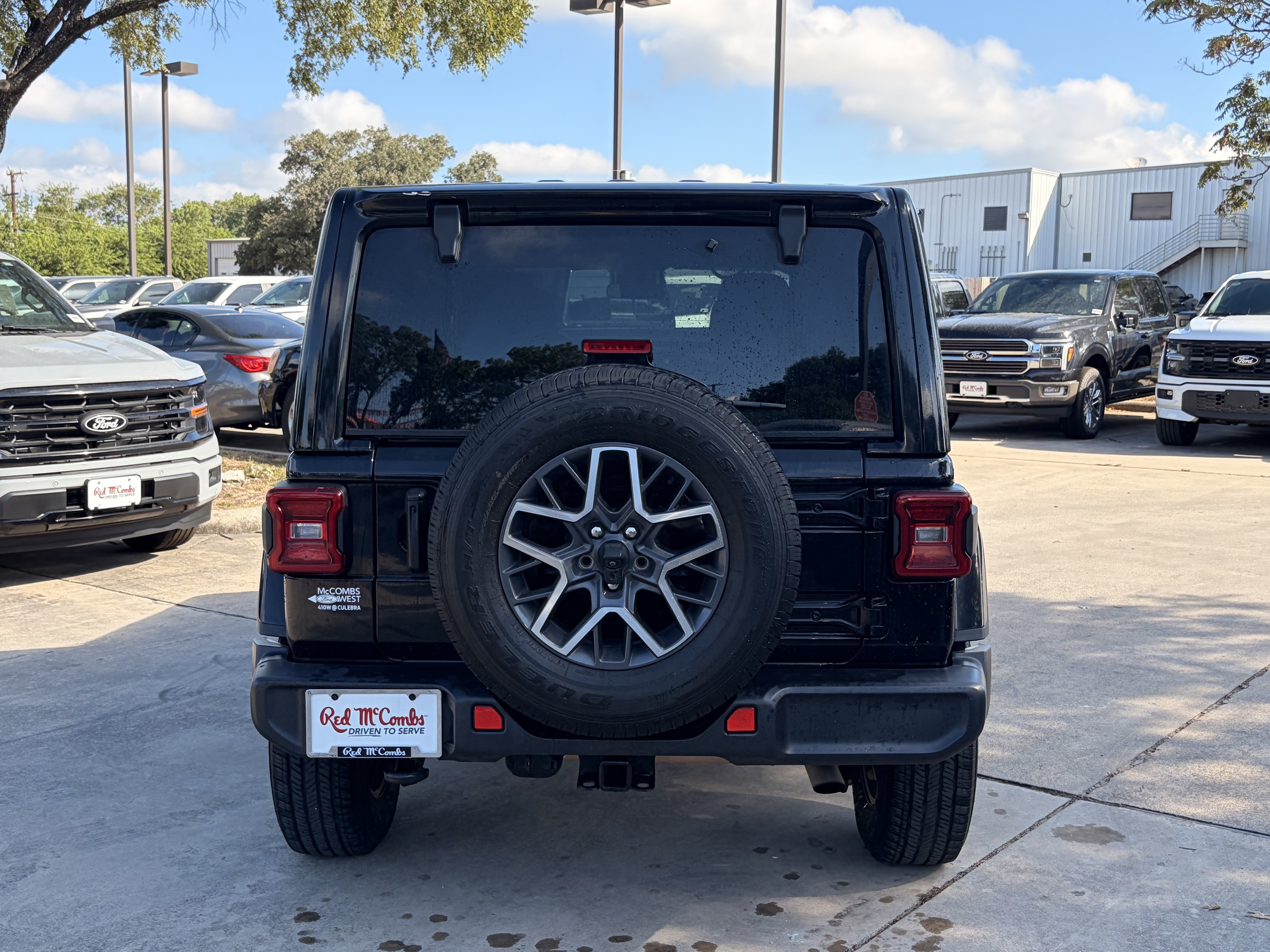 Used 2024 Jeep Wrangler Unlimited Sahara AWD/4WD image 5