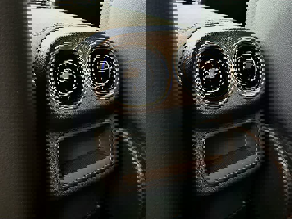 Used 2024 Mercedes-Benz GLC 300 GLC 300 image 16