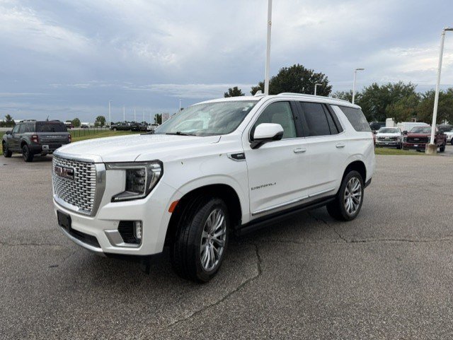 Used 2021 GMC Yukon Denali w/ Denali Premium Package AWD/4WD image 3