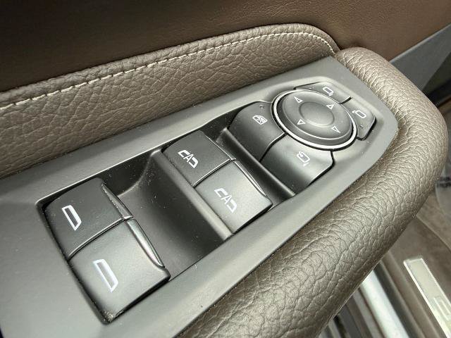 Used 2021 GMC Yukon XL Denali w/ Denali Premium Package AWD/4WD image 31
