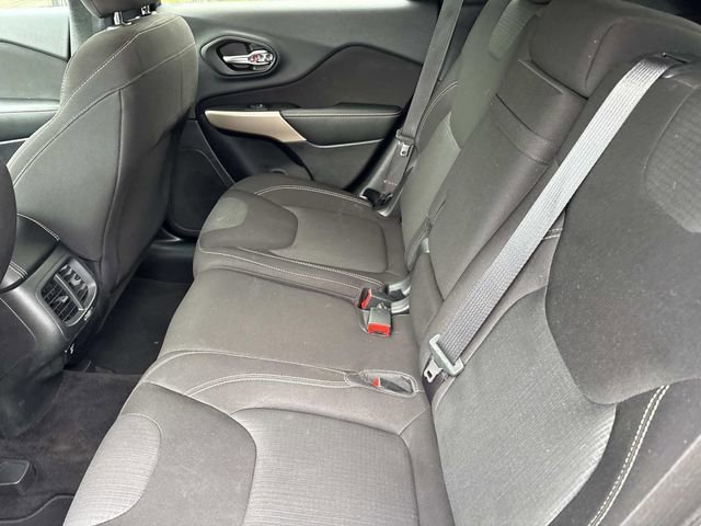 Used 2017 Jeep Cherokee Latitude w/ Comfort/Convenience Group image 17