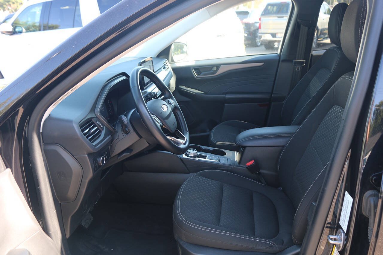 Certified 2024 Ford Escape Active AWD/4WD image 33