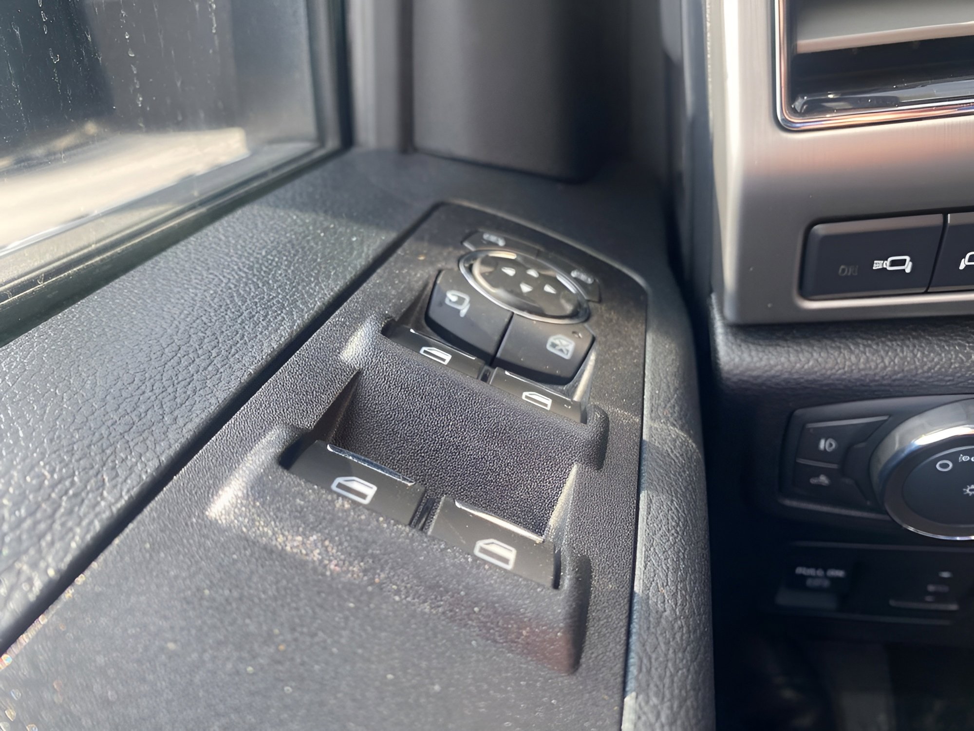 Certified 2019 Ford F150 Platinum w/ Equipment Group 701A Luxury AWD/4WD image 18