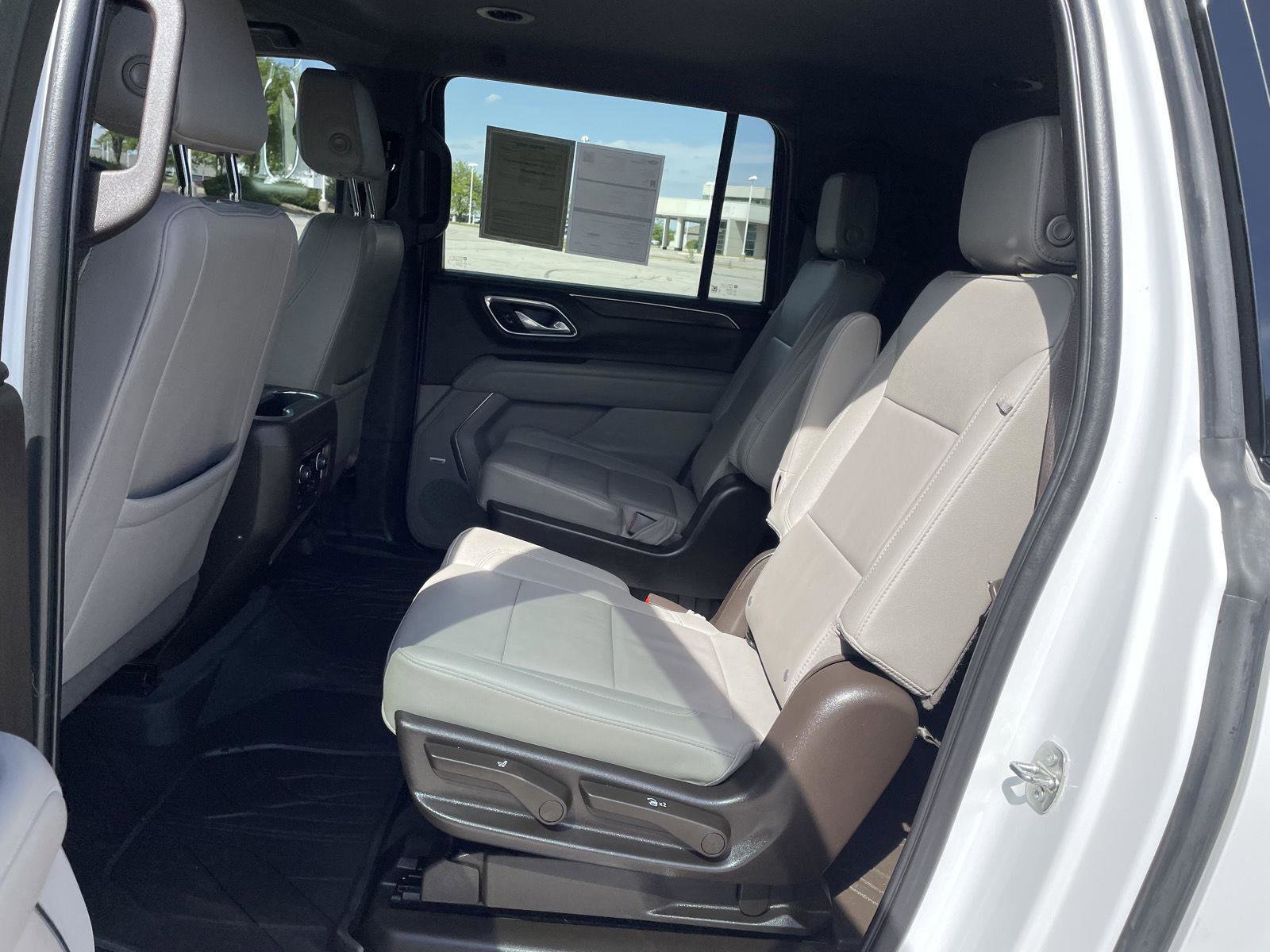 Used 2023 Chevrolet Suburban Z71 w/ Luxury Package AWD/4WD image 20