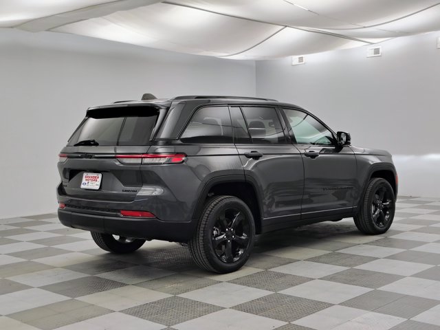 Used 2024 Jeep Grand Cherokee Limited w/ Black Appearance Package AWD/4WD image 11