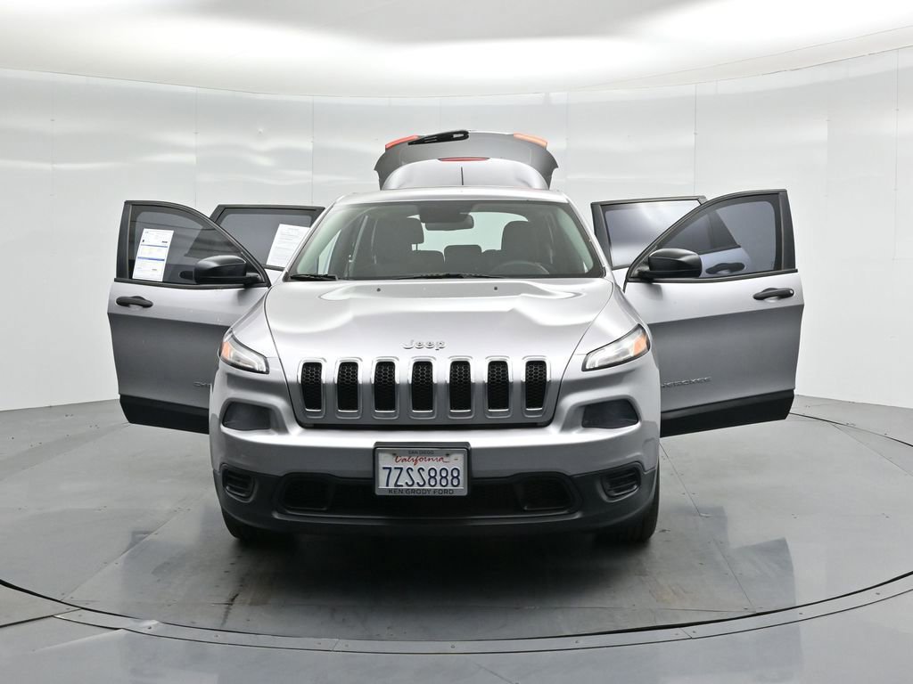 Used 2017 Jeep Cherokee Sport image 48