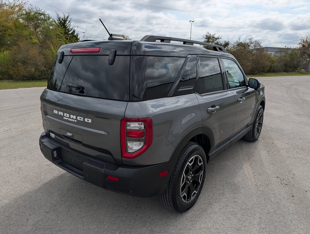 Certified 2025 Ford Bronco Sport Outer Banks w/ Outer Banks Tech Package+ AWD/4WD image 3