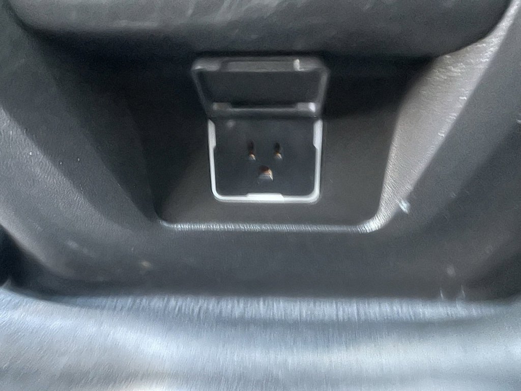 Used 2024 Chevrolet Suburban Z71 w/ Luxury Package image 29