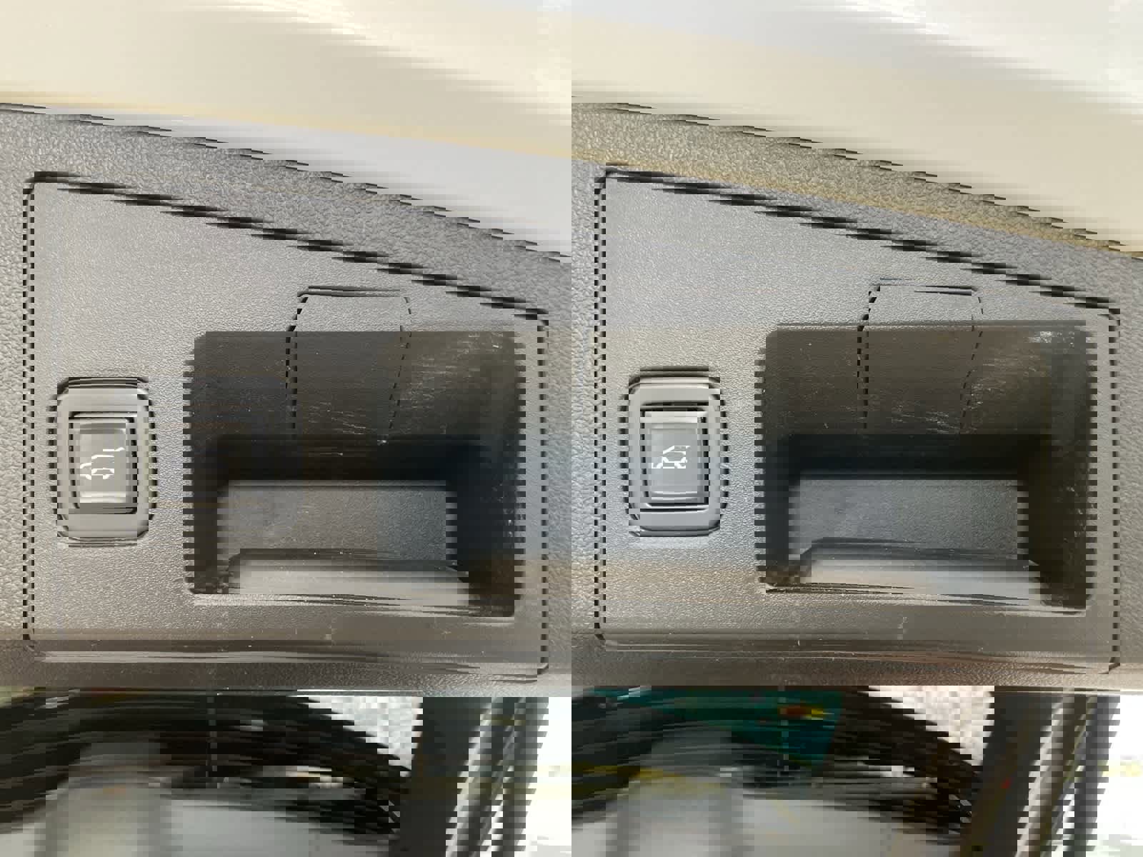 Used 2021 Cadillac XT4 Premium Luxury image 30