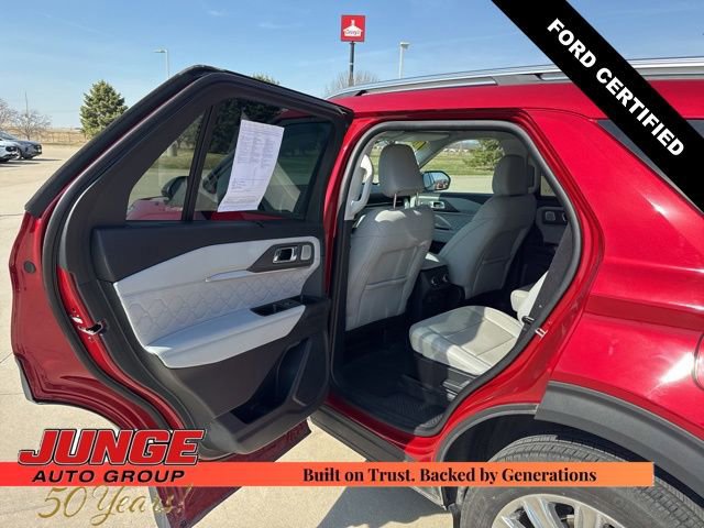 Certified 2025 Ford Explorer Platinum w/ LUX Leather Package image 17