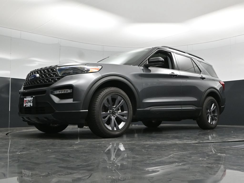 Certified 2022 Ford Explorer XLT w/ Equipment Group 202A AWD/4WD image 59