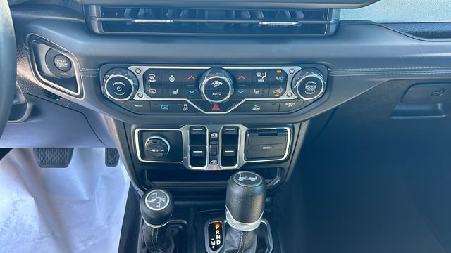 Used 2024 Jeep Wrangler Unlimited Sahara AWD/4WD image 21