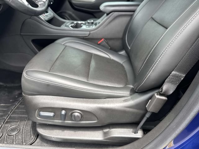 Used 2023 GMC Acadia SLT FWD image 16
