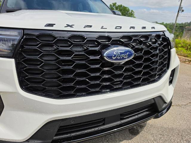 Certified 2025 Ford Explorer ST-Line w/ Premium Package RWD image 18