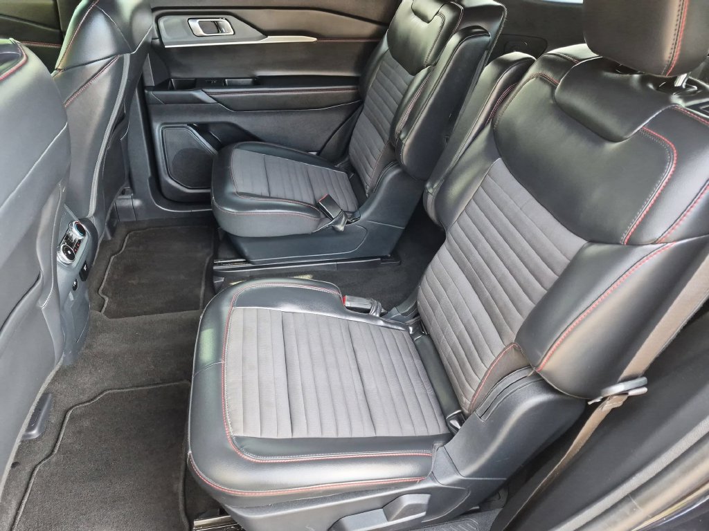 Certified 2025 Ford Explorer ST-Line w/ Premium Package AWD/4WD image 21