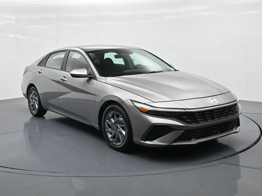 Used 2024 Hyundai Elantra SEL FWD image 4