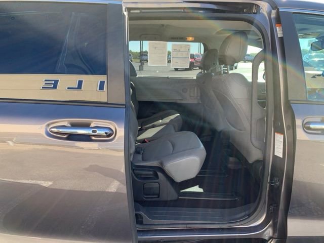 Used 2023 Toyota Sienna XLE image 17