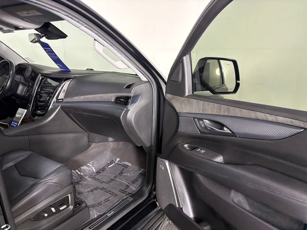 Used 2020 Cadillac Escalade Luxury AWD/4WD image 38