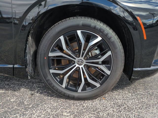 Used 2025 Toyota Crown Signia image 11