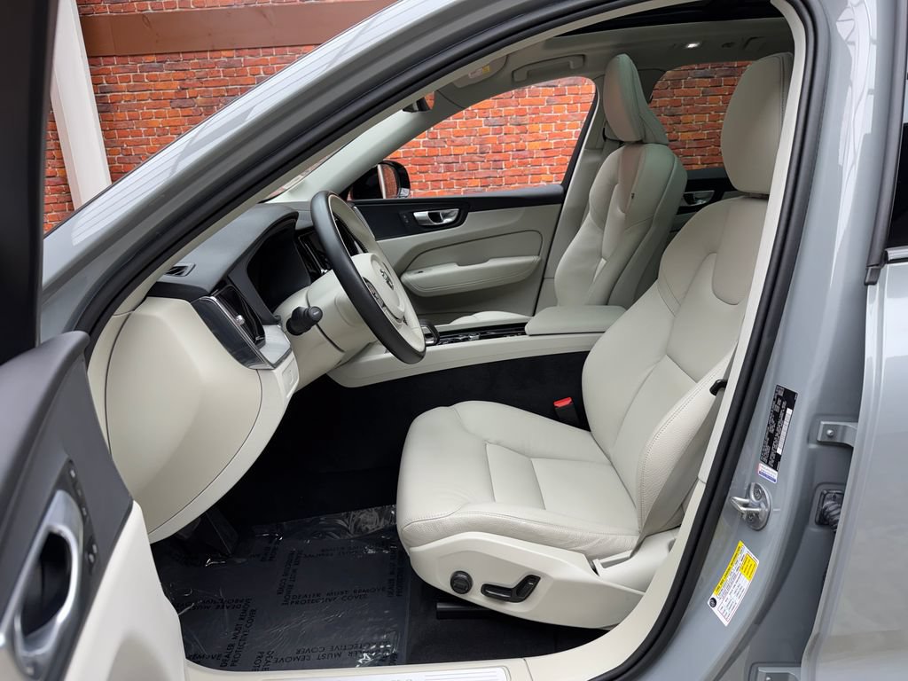 Used 2024 Volvo XC60 B5 Plus w/ Protection Package Premier AWD/4WD image 22