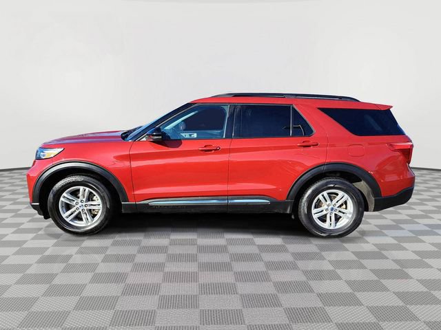 Certified 2023 Ford Explorer XLT w/ Equipment Group 202A AWD/4WD image 2