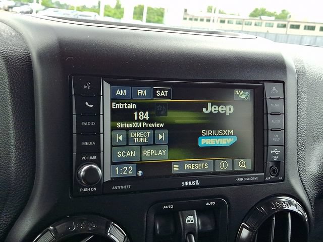 Used 2017 Jeep Wrangler Unlimited Rubicon AWD/4WD image 16