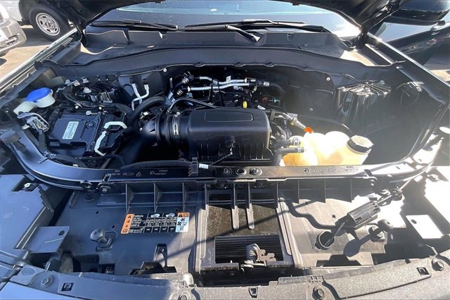 Certified 2022 Ford Explorer XLT w/ Equipment Group 202A image 10