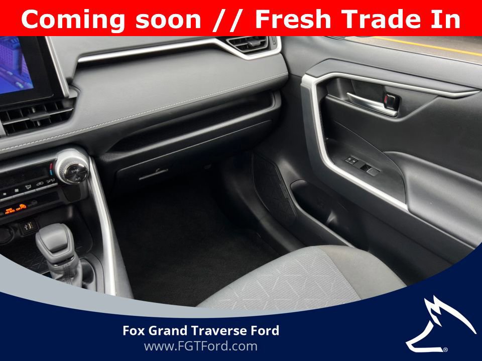 Used 2025 Toyota RAV4 XLE image 32