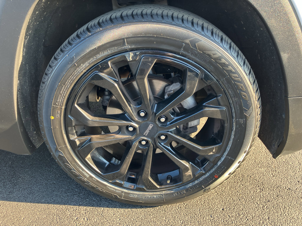 Used 2021 GMC Terrain SLE w/ Elevation Edition image 10