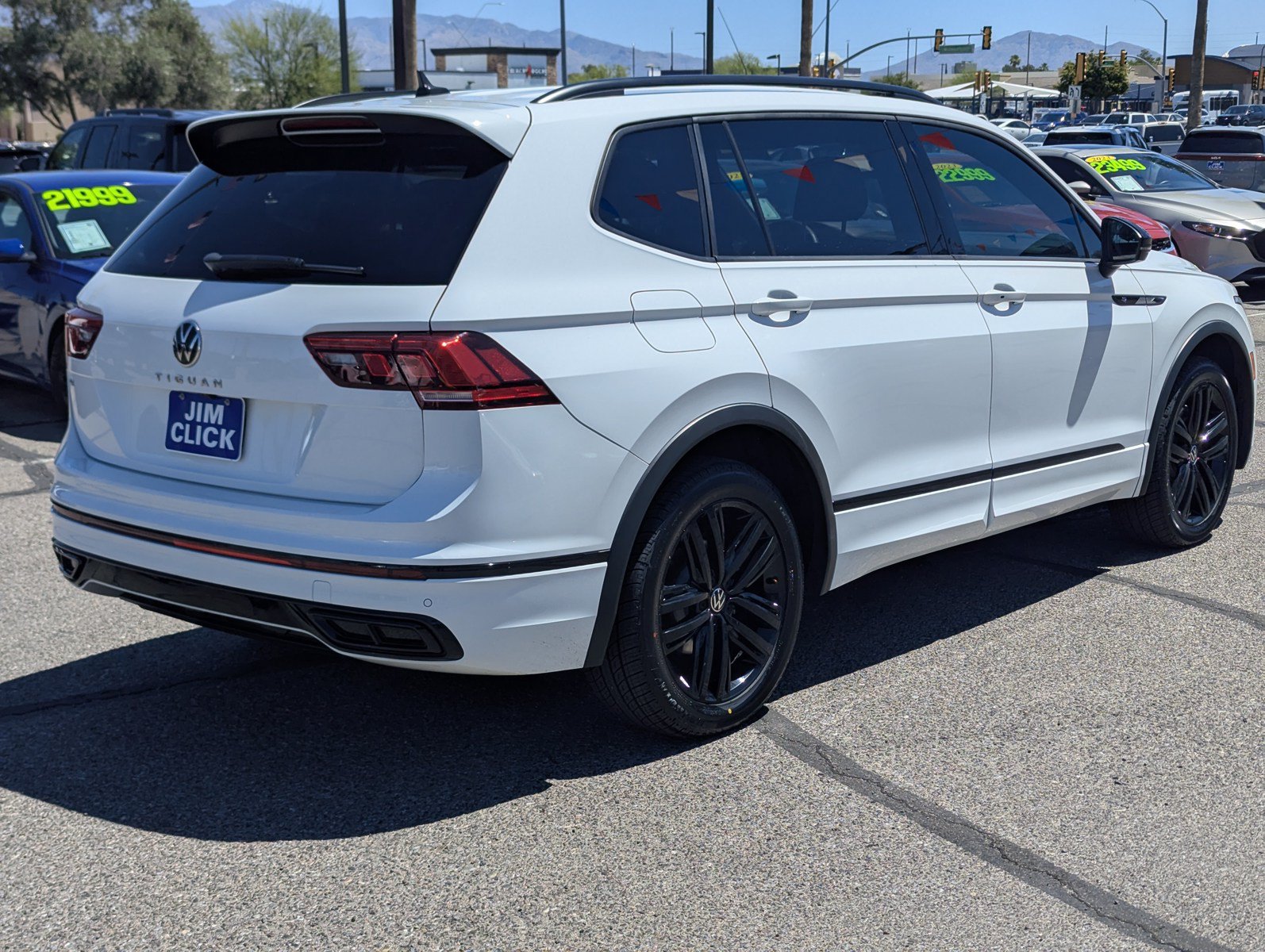 Used 2022 Volkswagen Tiguan SE R-Line FWD image 2