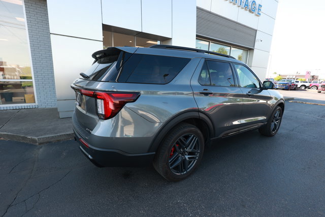 Certified 2025 Ford Explorer ST-Line w/ Premium Package AWD/4WD image 3
