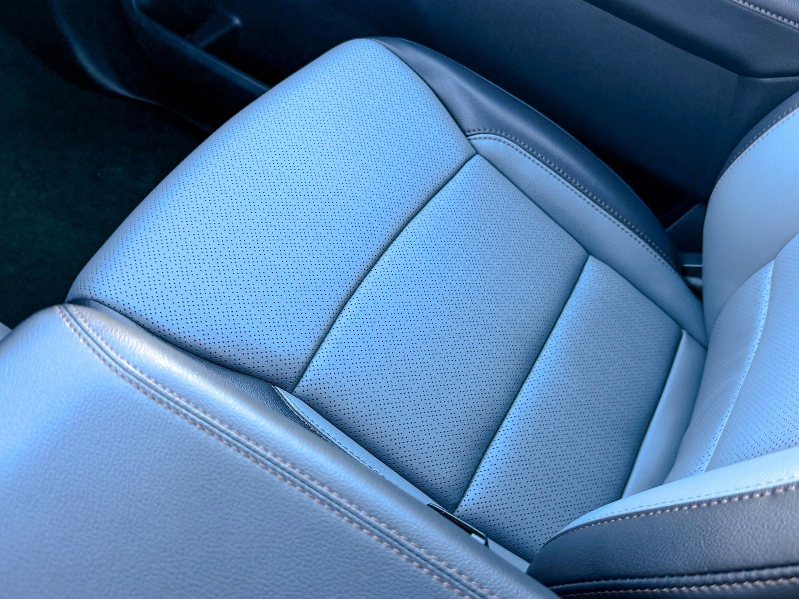 Certified 2025 Ford F150 Lightning Lariat image 37