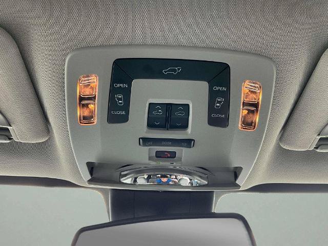 Used 2025 Toyota Sienna XLE FWD image 28