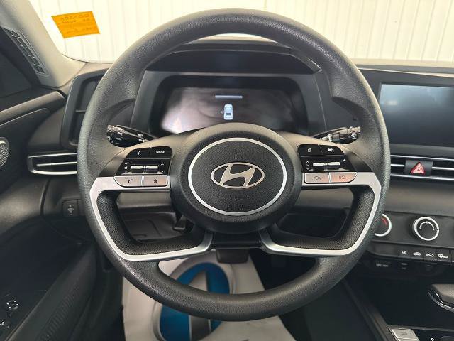 Used 2025 Hyundai Elantra SE FWD image 14