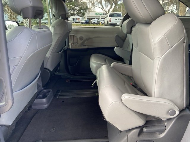 Used 2024 Toyota Sienna XLE image 11