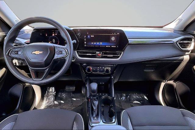 Used 2025 Chevrolet TrailBlazer LT AWD/4WD image 16