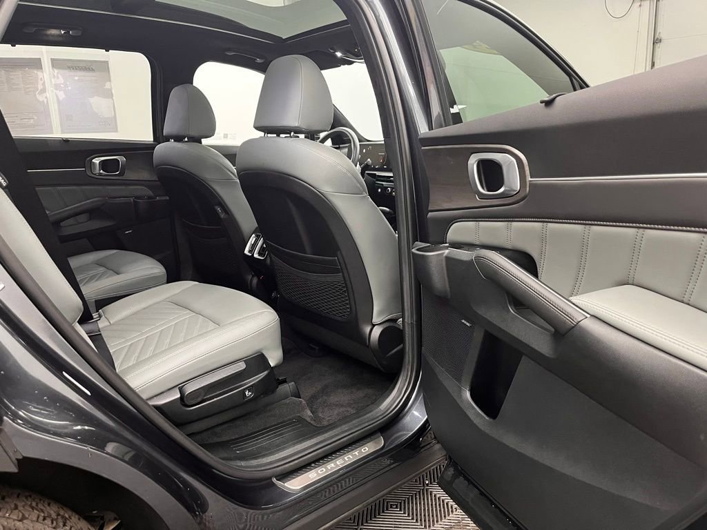 Used 2024 Kia Sorento SX Prestige w/ Sage Leather Package image 33