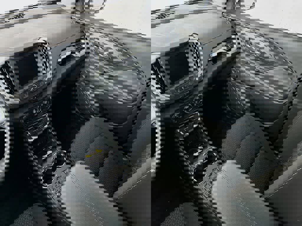 Used 2022 GMC Terrain SLE w/ Driver Convenience Package image 14