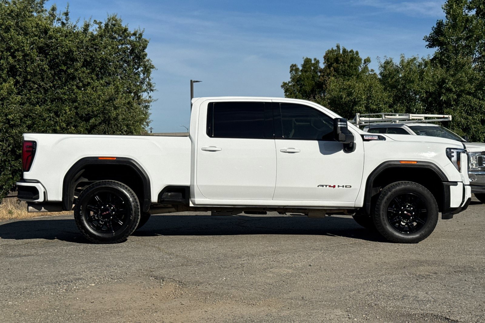 Used 2025 GMC Sierra 2500 AT4 AWD/4WD image 3