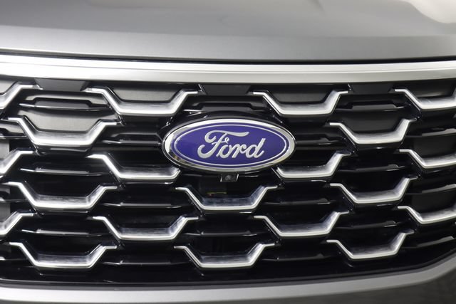 Certified 2025 Ford Explorer Platinum w/ Ultimate Package AWD/4WD image 18