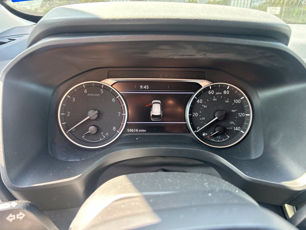 Used 2025 Nissan Rogue SV FWD image 34