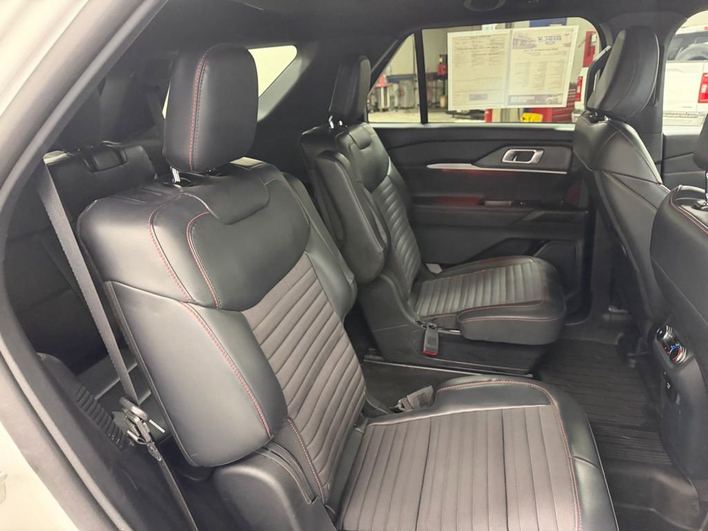Certified 2025 Ford Explorer ST-Line w/ ST-Line Street Pack image 10