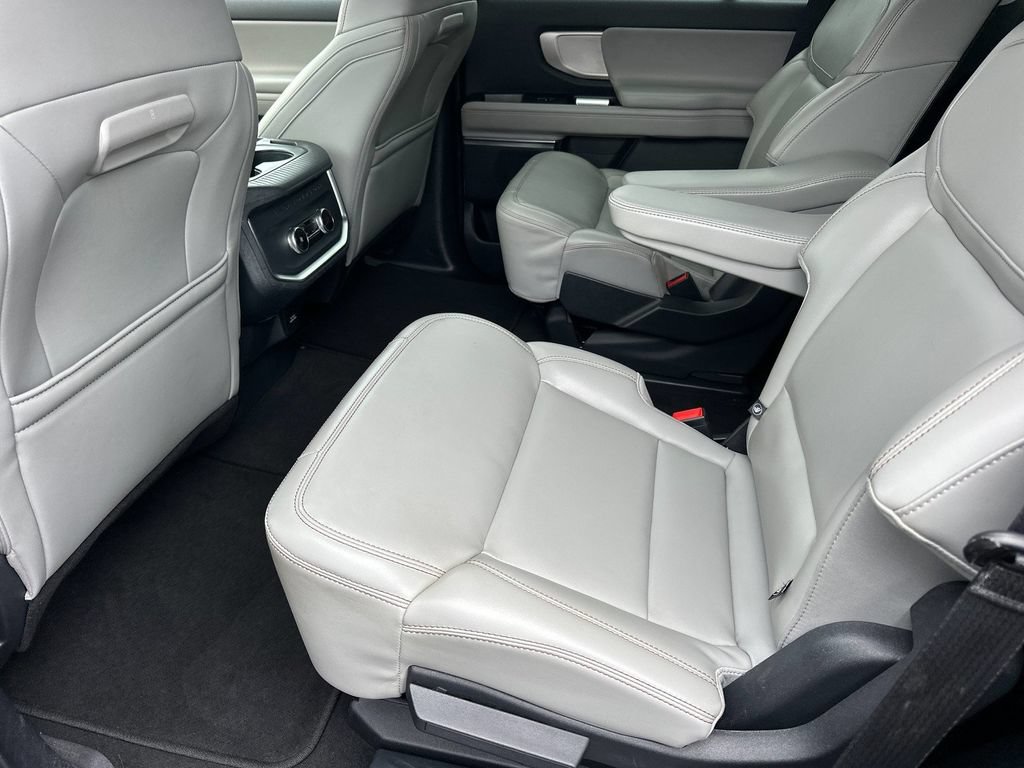 Certified 2025 Ford Expedition Active AWD/4WD image 11