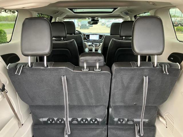 Used 2023 Chrysler Pacifica Limited AWD/4WD image 13